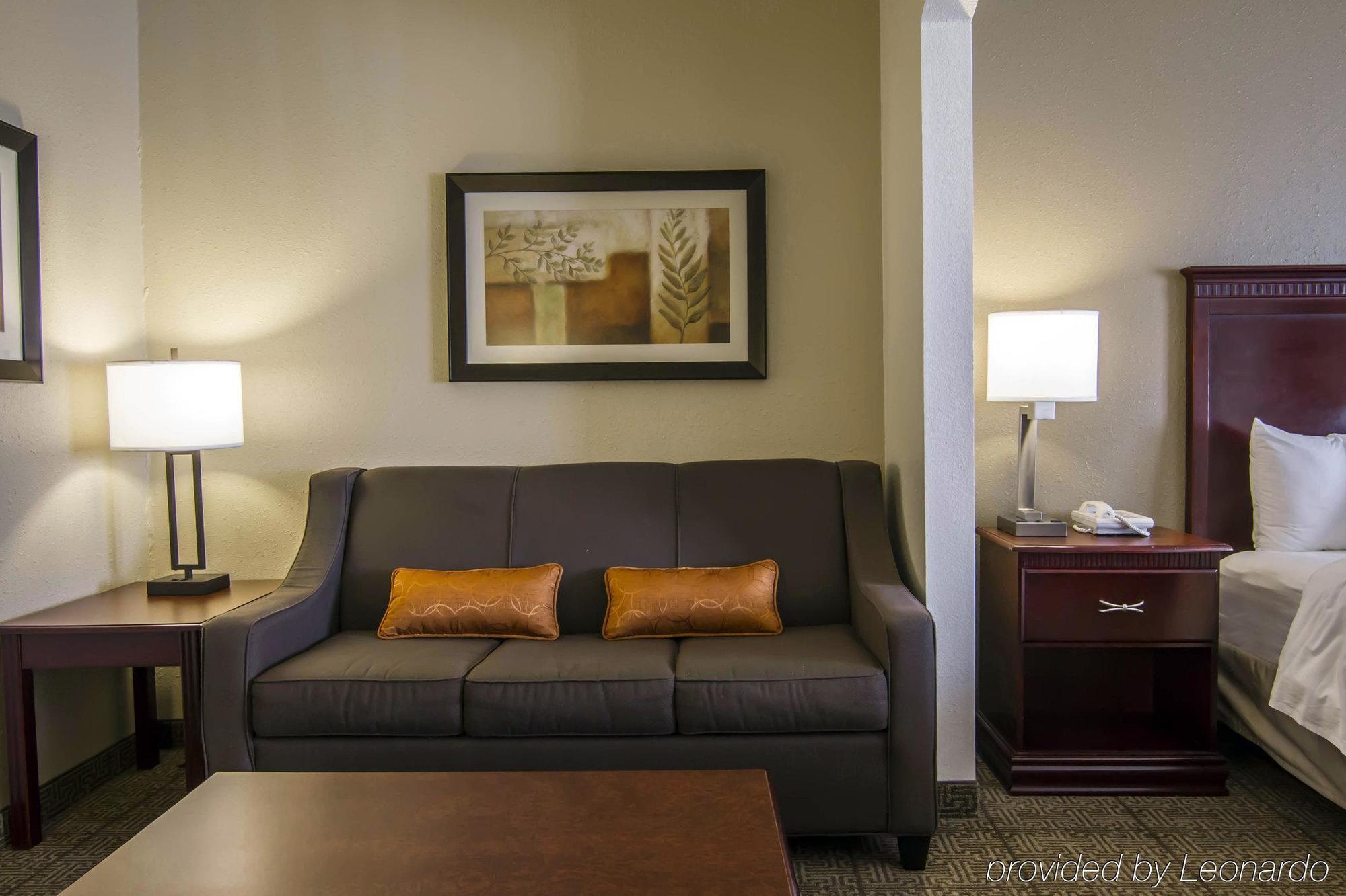 Comfort & Field-dallas Market Center 3*