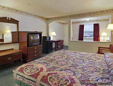 Super 8 By Wyndham South Dallas