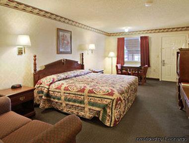 Super 8 By Wyndham South