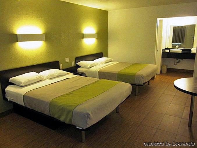 Hotel 6-dallas, Tx - Forest Lane