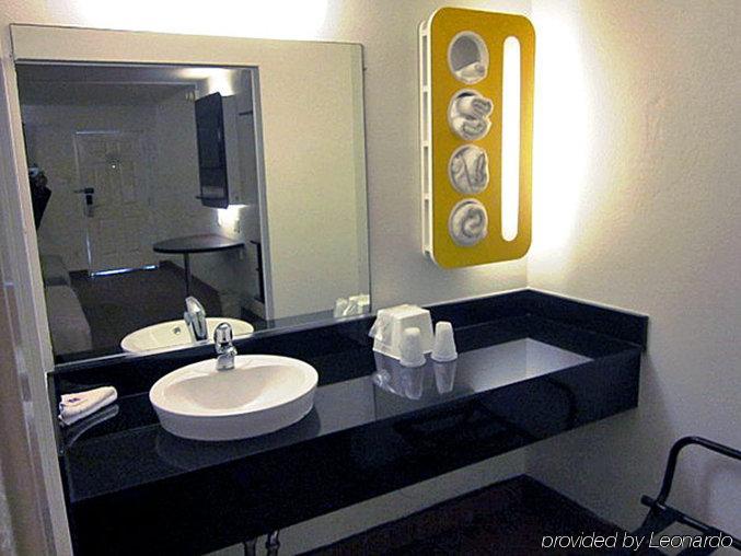 Hotel 6-dallas, Tx - Forest Lane Dallas