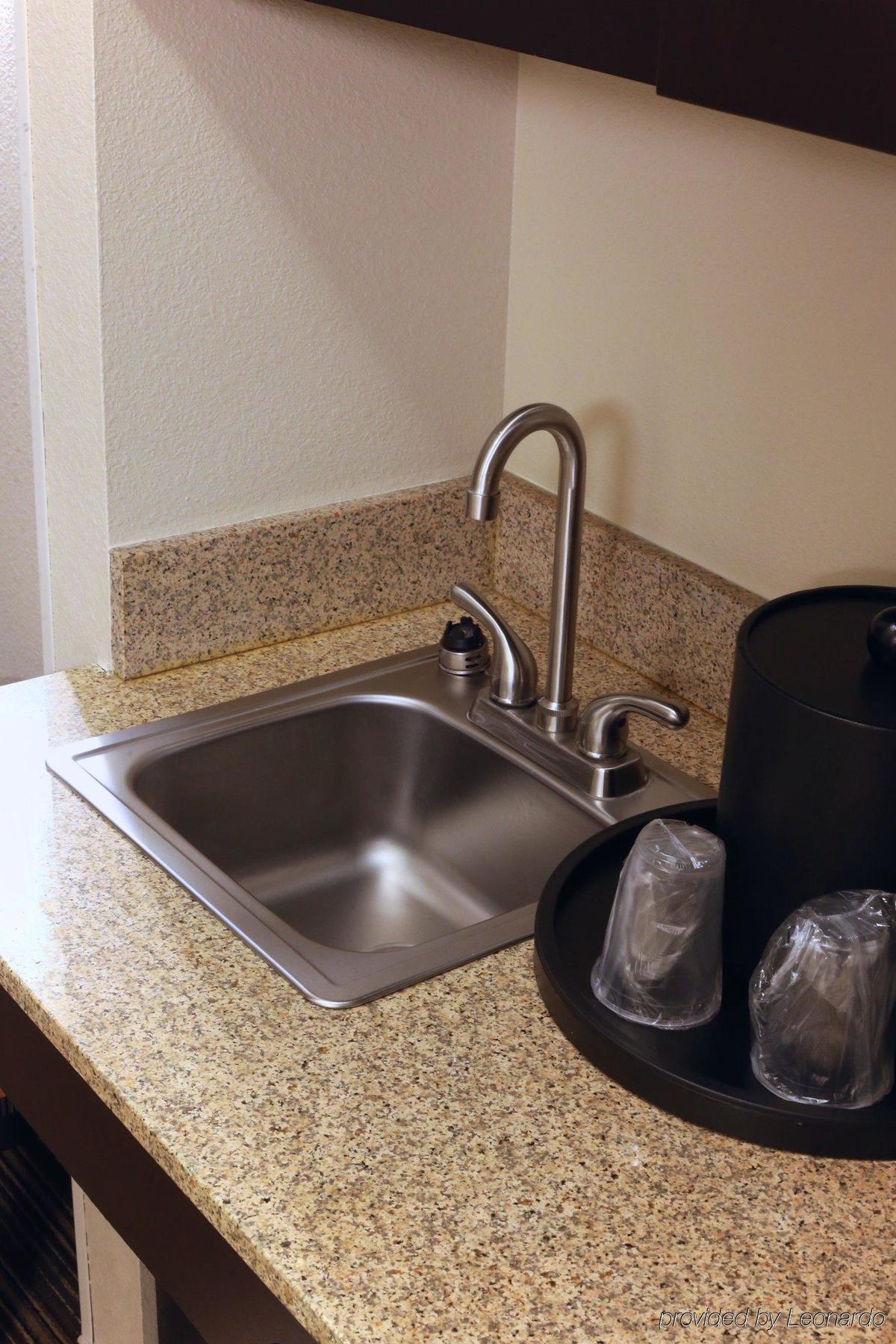 Express & West By Ihg Dallas