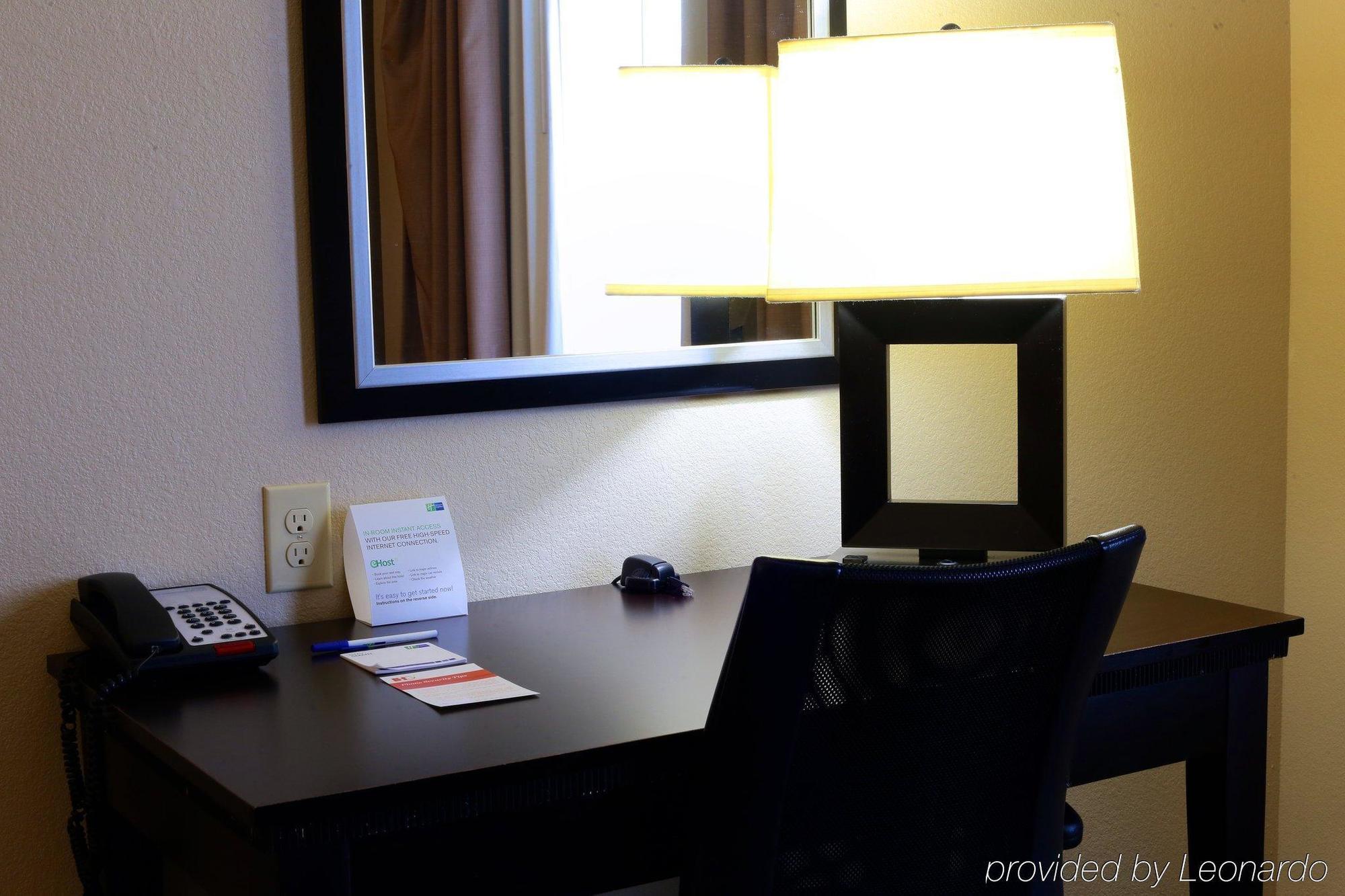 Hotel Express & West By Ihg Dallas