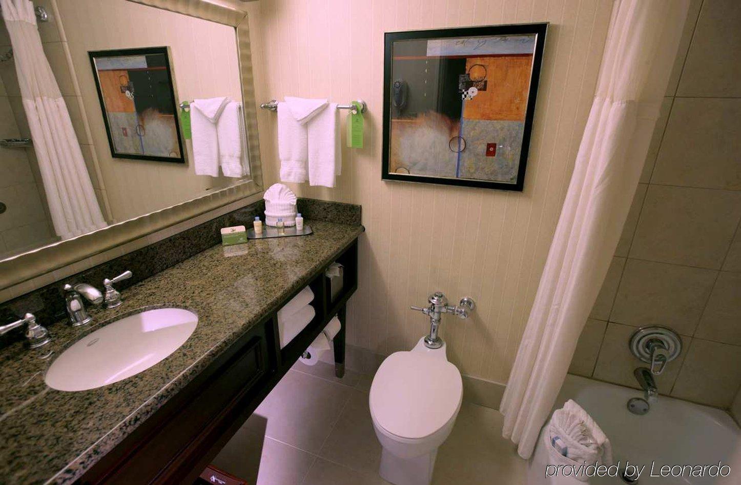 Doubletree By Hilton Market Center Hotel