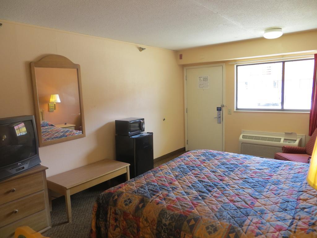 Hotel Super 7 Dallas-east *