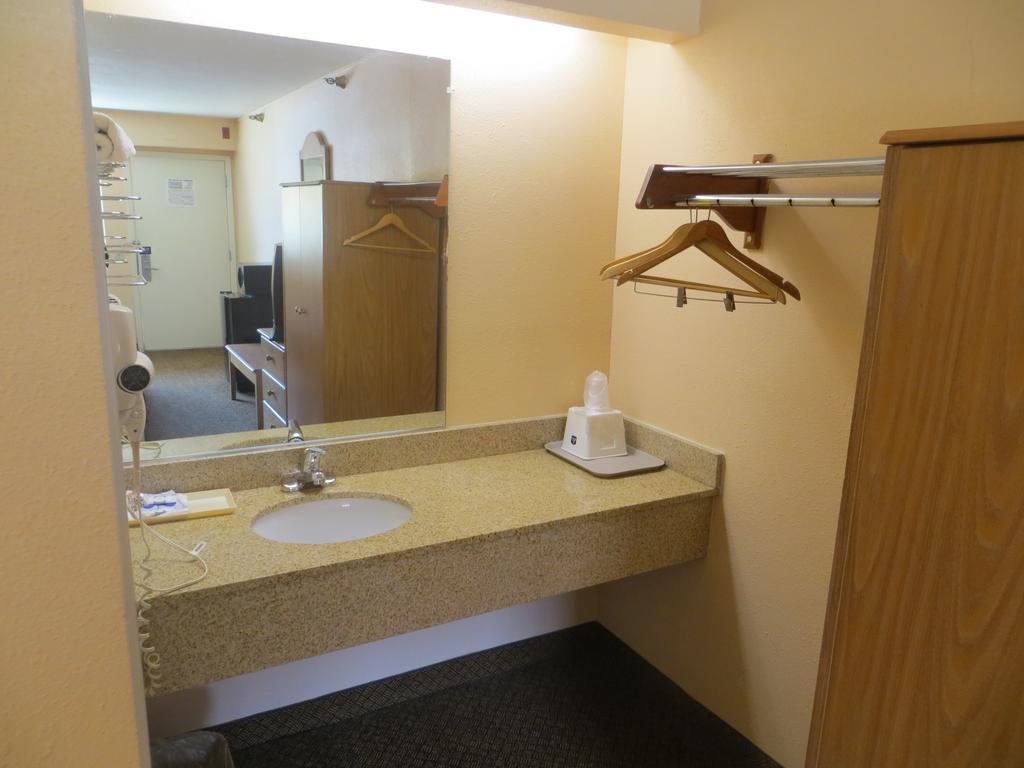 Hotel Super 7 Dallas-east