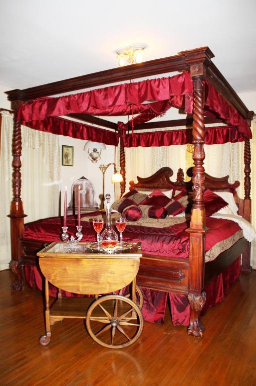 Alla's Historical Bed And Breakfast, Spa And Cabana Bed & Breakfast Dallas