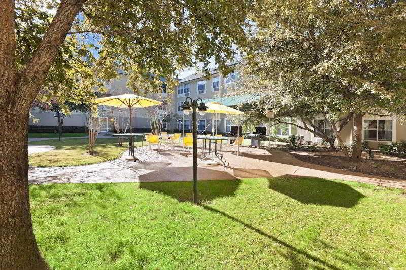 Candlewood Market Center-love Field By Ihg 3*