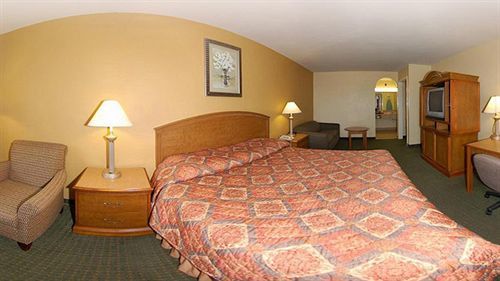 Super 8 East Near Fair Park Downtown Hotel