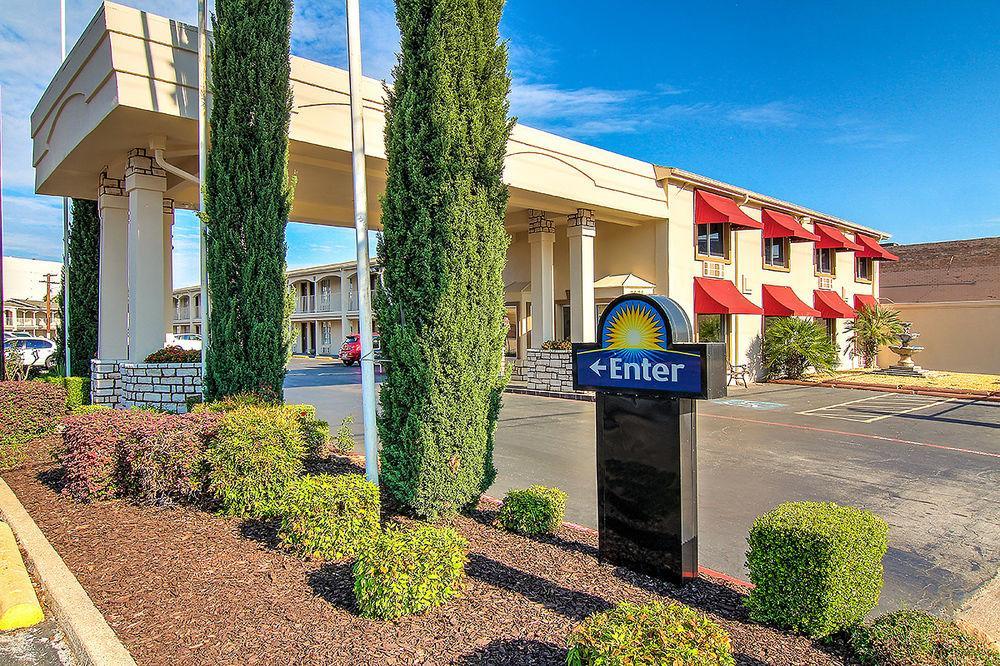 Days By Wyndham Market Center Field Motel 2*