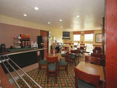 Comfort & Field-dallas Market Center 3*