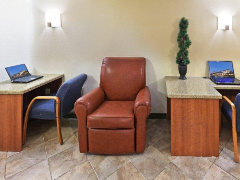 Hotel Candlewood Market Center-love Field By Ihg 3*