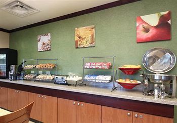 Fairfield & Medical/market Center Hotel 3*