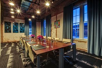 Hotel Canvas Dallas