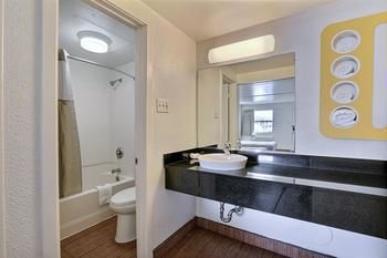 Hotel 6-dallas, Tx - Forest Lane Dallas
