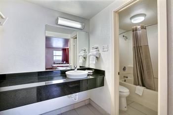 Hotel 6-dallas, Tx - Forest Lane