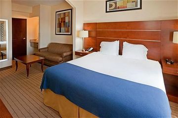 Express & East - Fair Park By Ihg Hotel