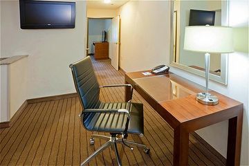 Express & East - Fair Park By Ihg Hotel