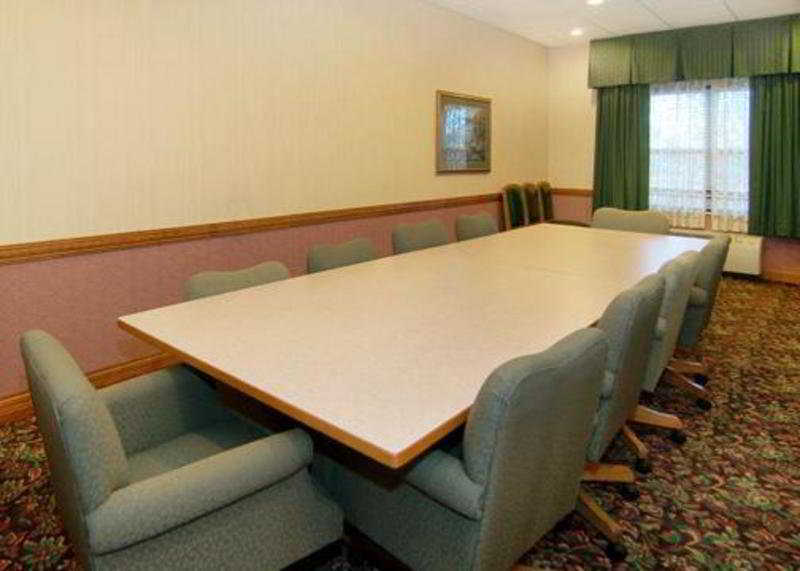 Quality & I-35 E-walnut Hill Hotel 2*