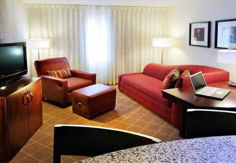 Sonesta Es Expressway Hotel 3*