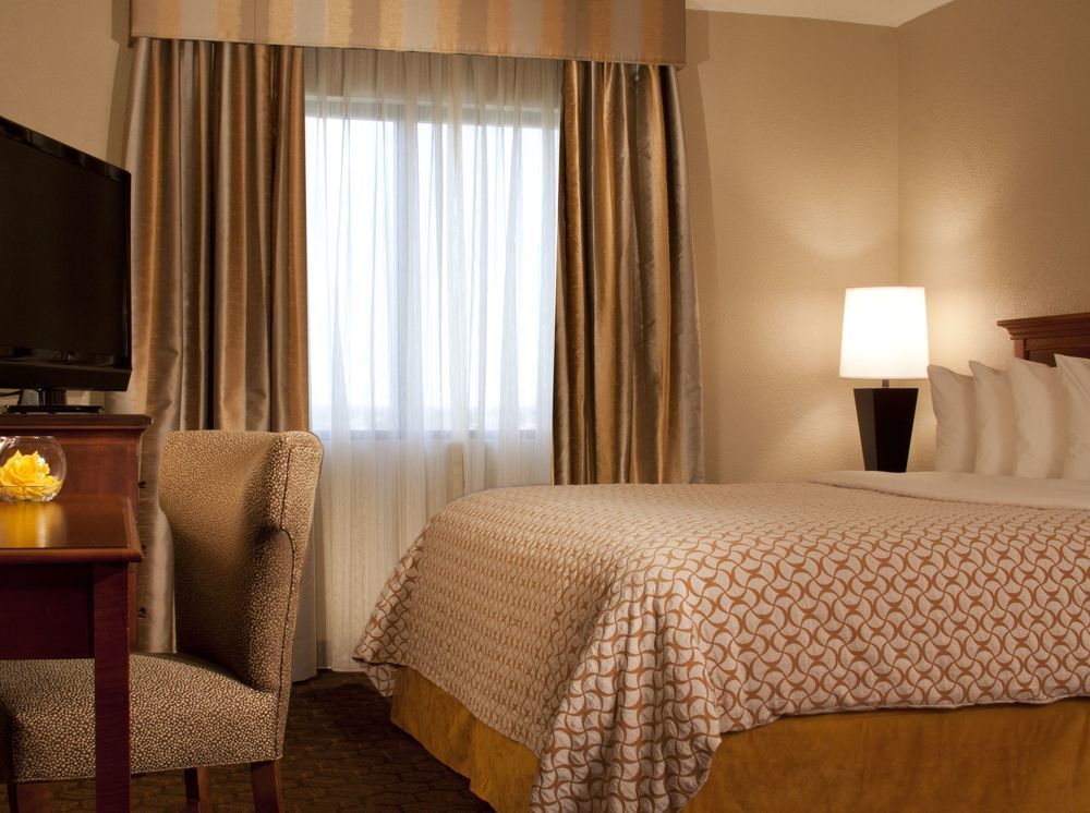 Embassy By Hilton Near The Galleria Hotel 4*