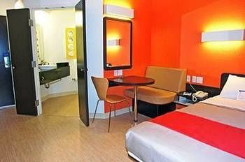 Hotel 6-dallas, Tx - South Dallas