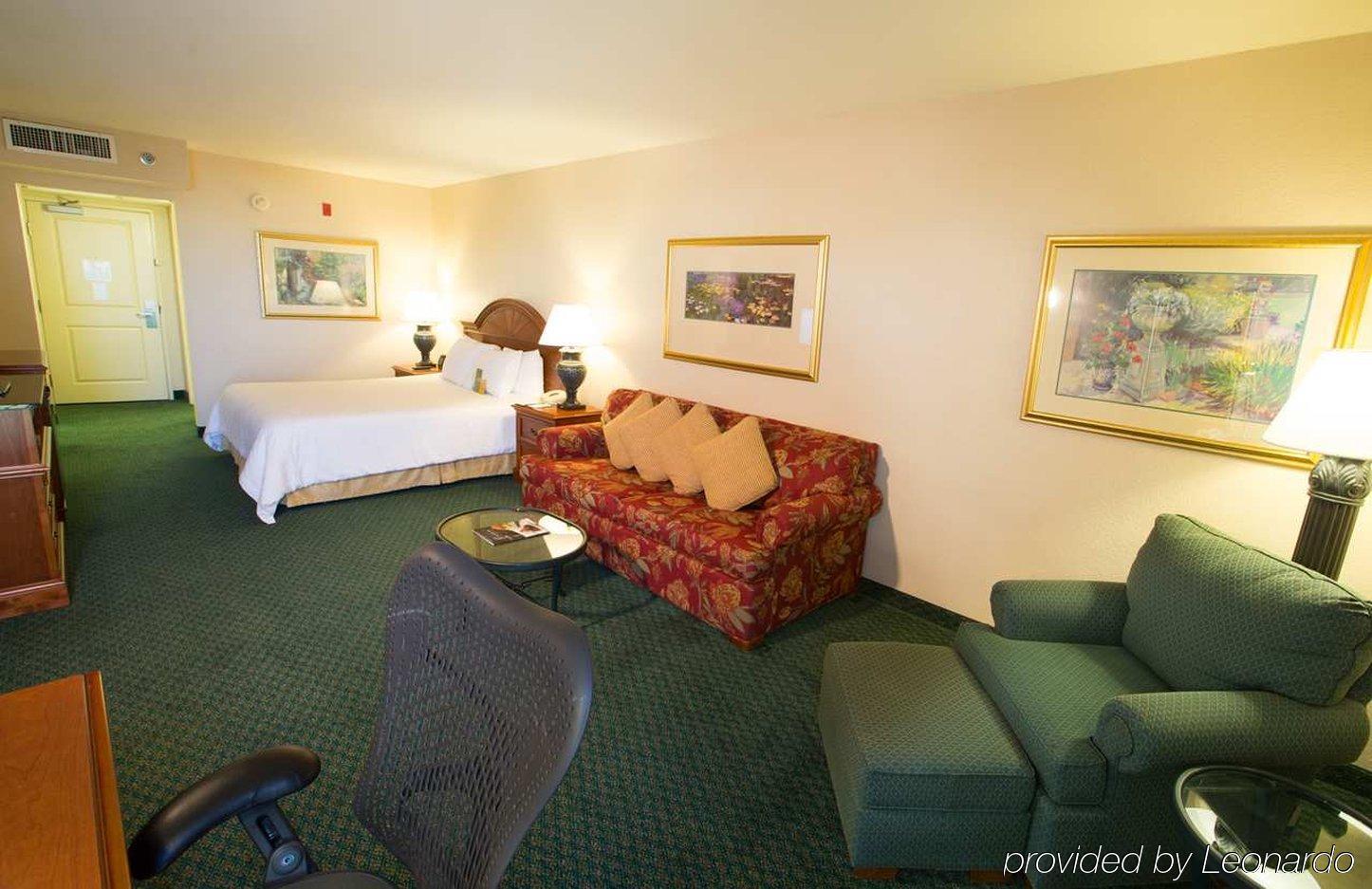 Hilton Garden Dallas/market Center Hotel 3*