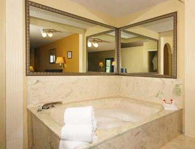 Super 8 East Near Fair Park Downtown 2* Dallas