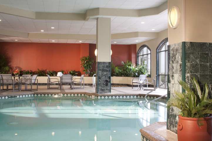 Hotel Embassy By Hilton Near The Galleria 4*