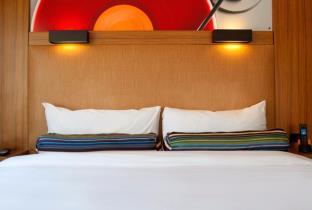 Hotel Aloft Field