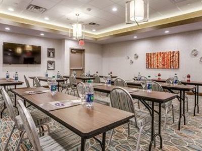 Hampton Inn & Suites Dallas-Central Expy/North Park Area Hotel 3*