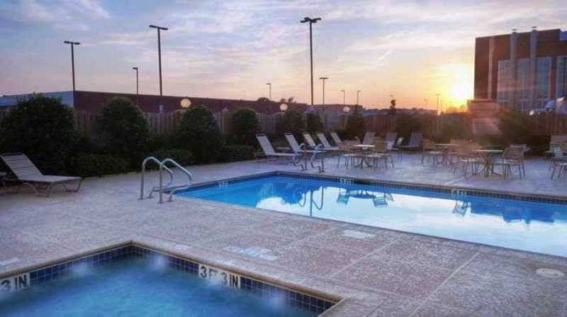 Hilton Garden Dallas/market Center 3*