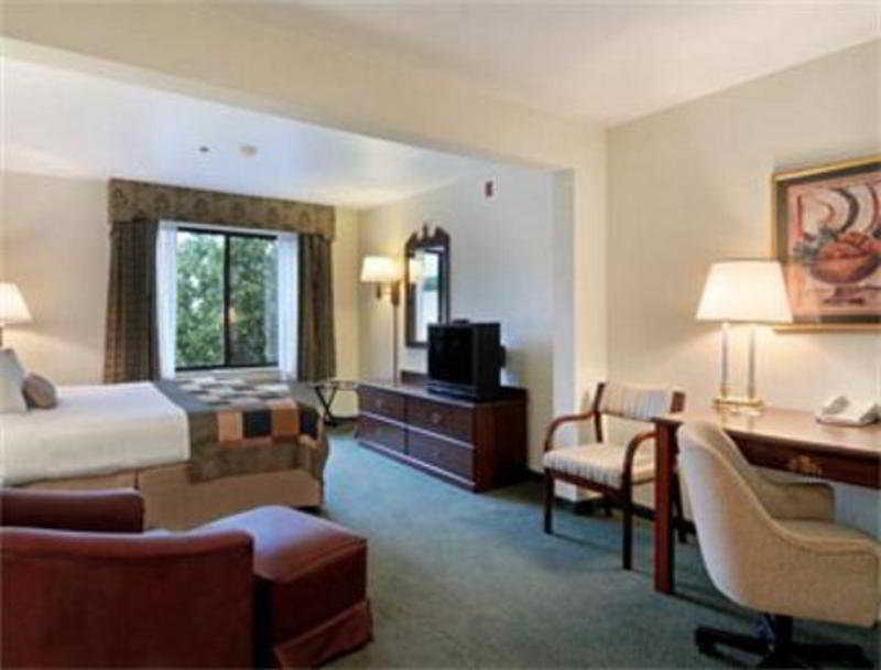 Wingate By Wyndham Field Dallas
