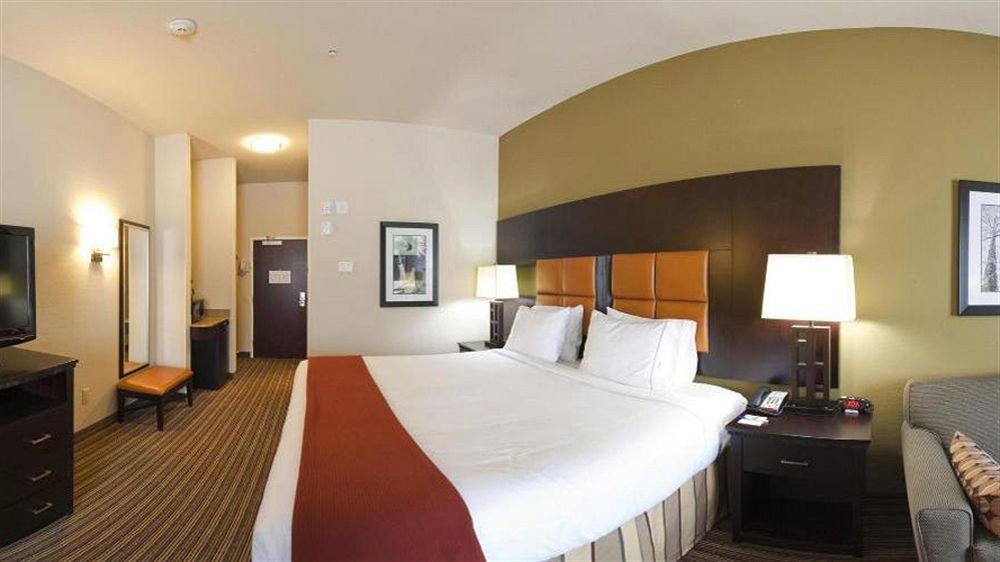 Express & West By Ihg Hotel 3*