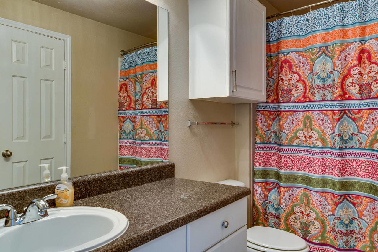 Amy's Downtown Hideouts Apartment *