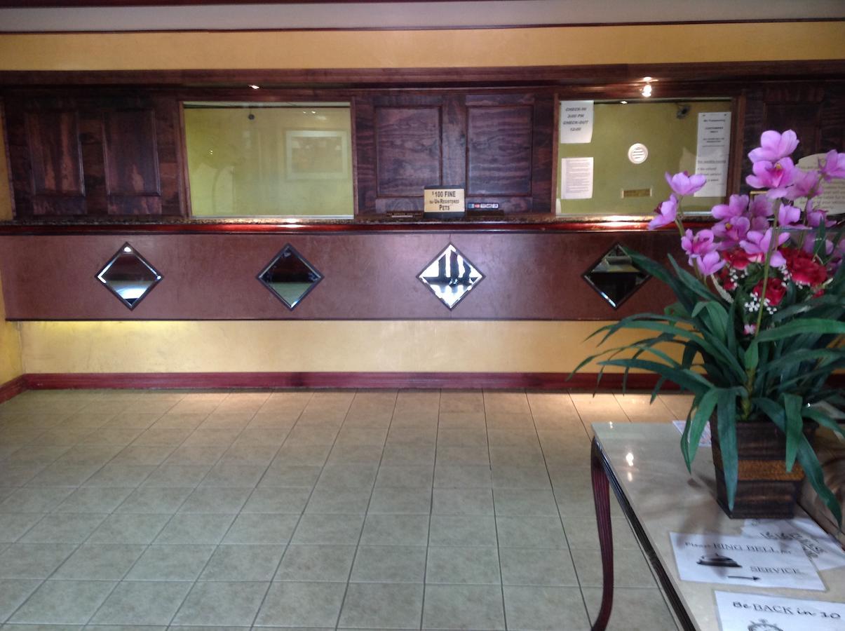 Townhouse Suites Motel