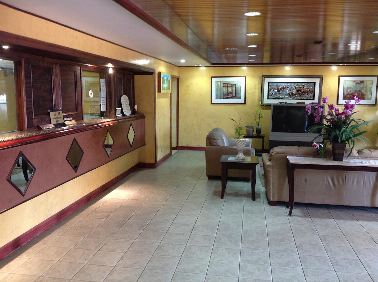 Townhouse Suites Motel