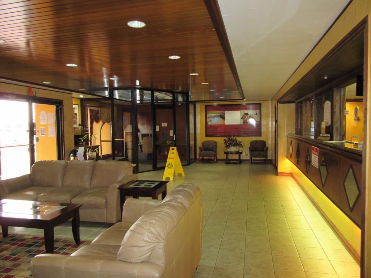 Townhouse Suites Motel 2*