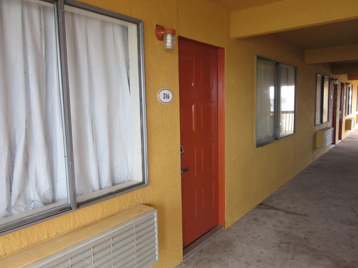 Townhouse Suites Motel