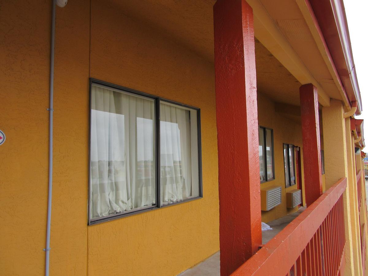 Townhouse Suites Motel