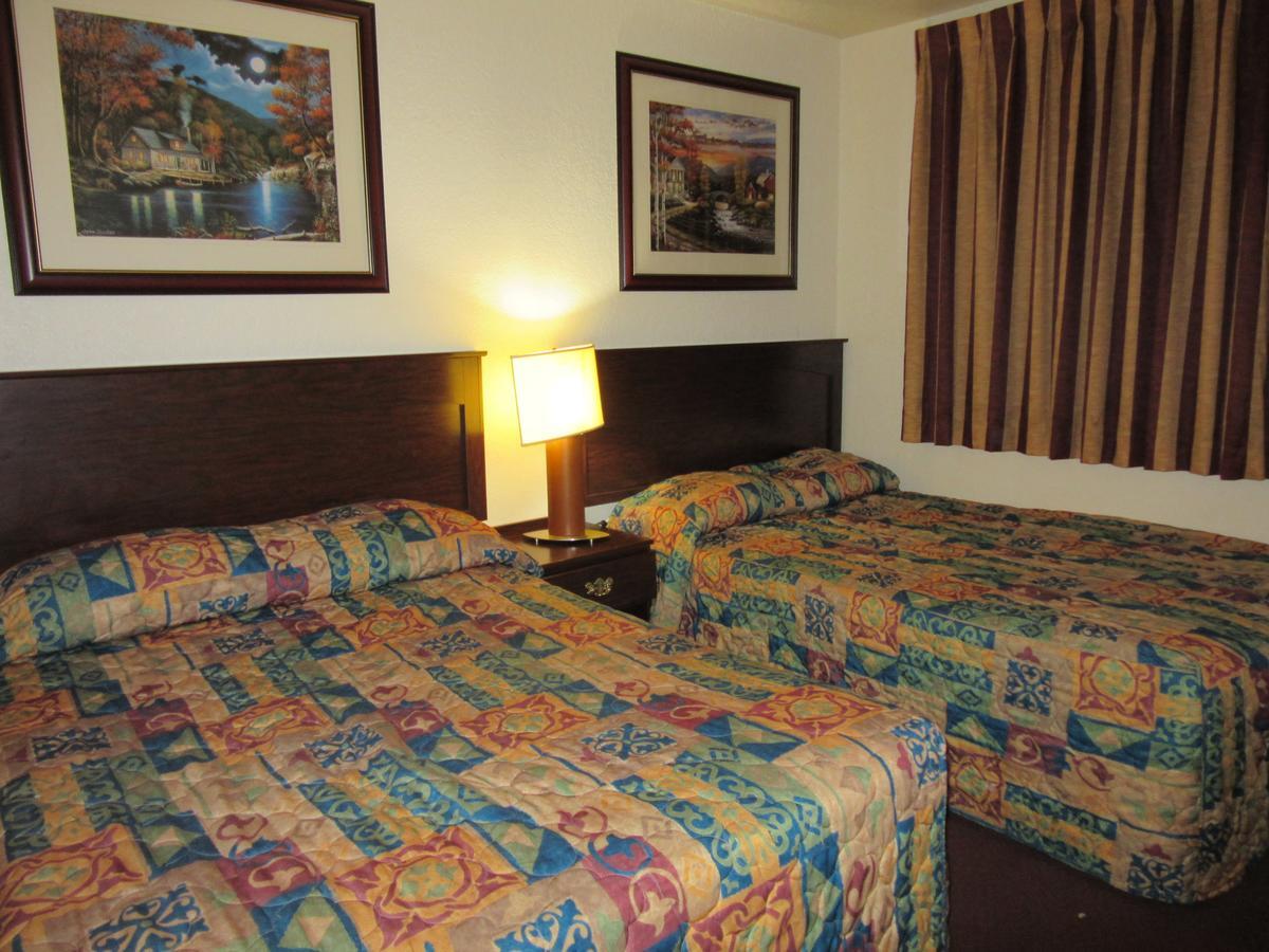 Townhouse Suites Motel