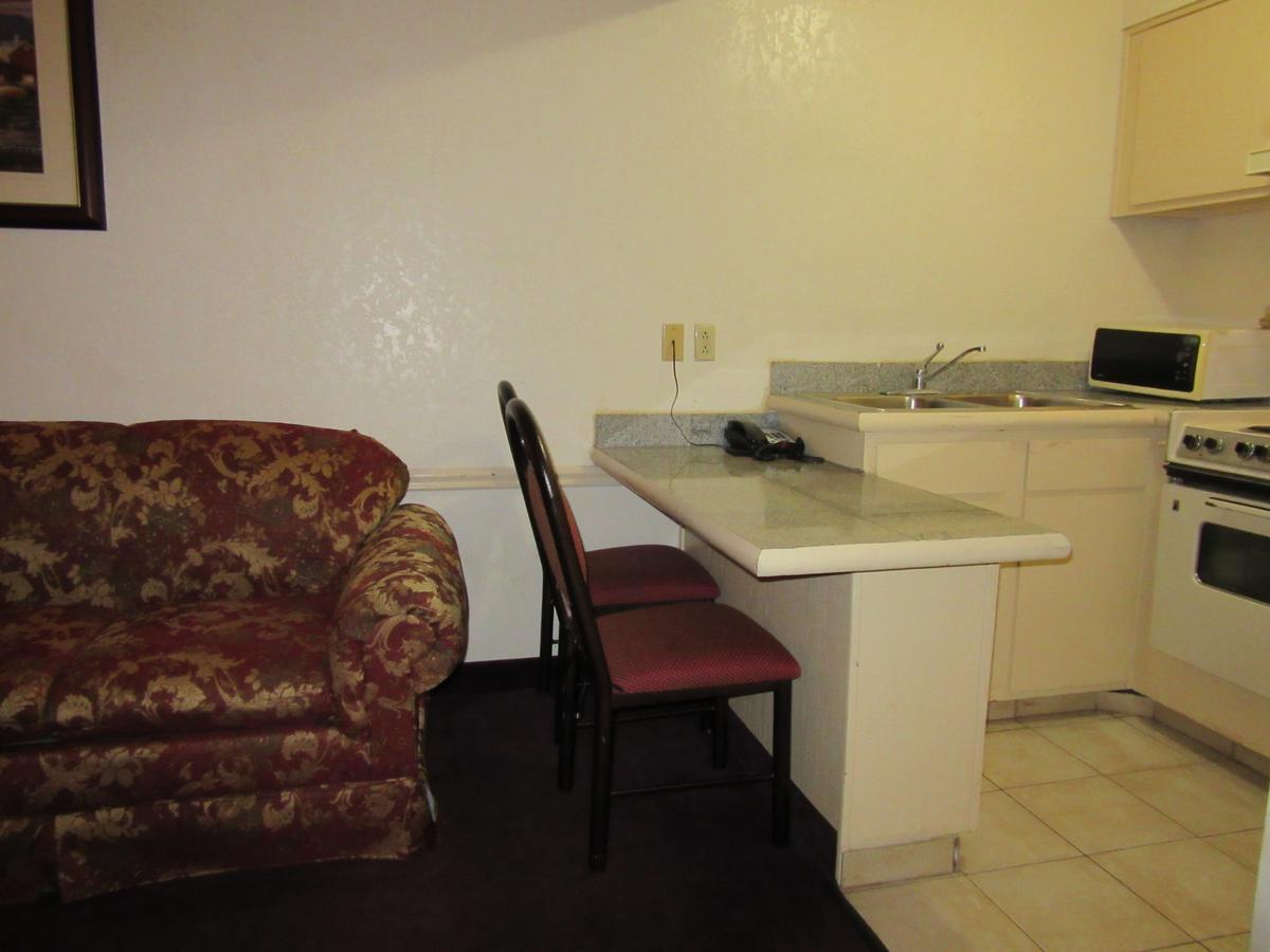 Motel Townhouse Suites 2*