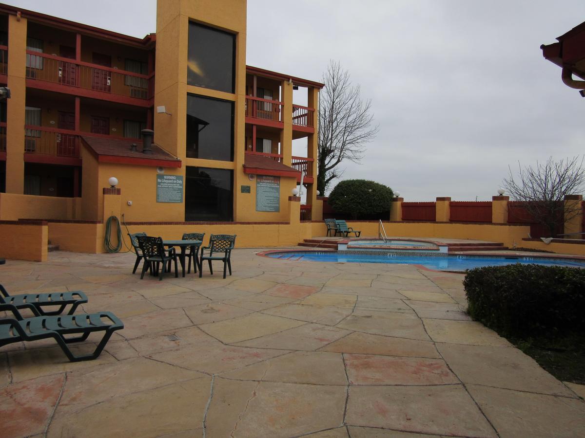 Townhouse Suites 2*