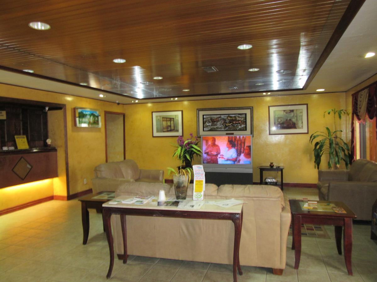 Townhouse Suites Motel 2*