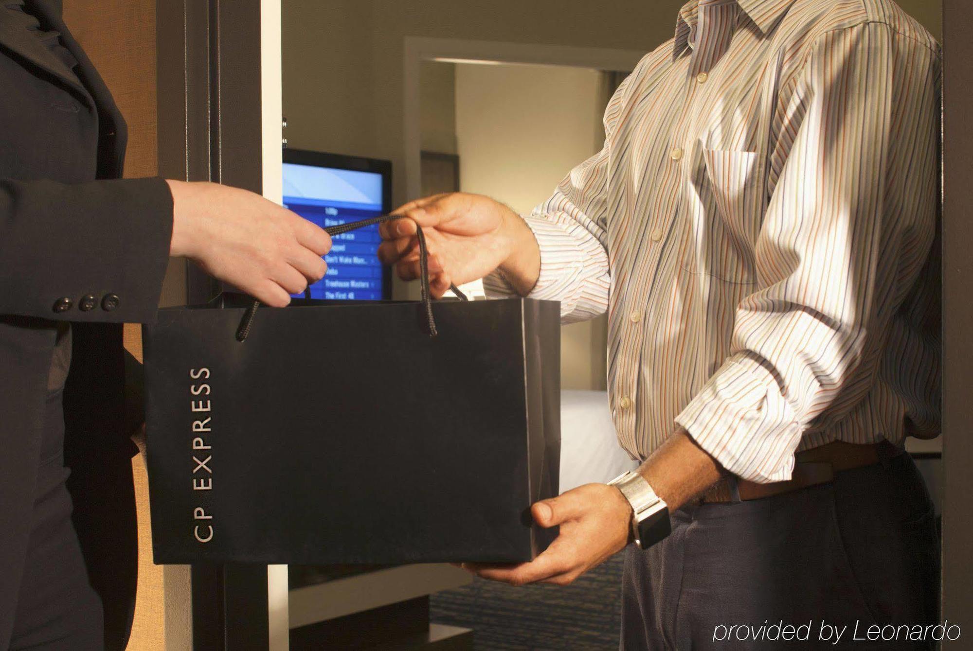 Hotel Embassy By Hilton Near The Galleria 4*