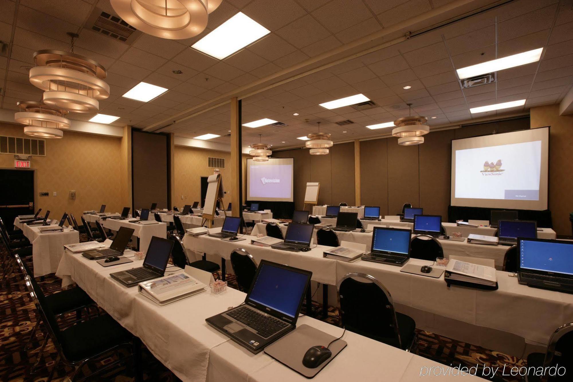 Doubletree By Hilton Market Center Hotel