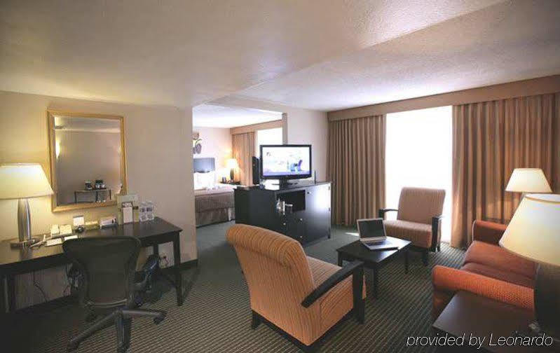 Hotel Doubletree By Hilton Market Center 3*