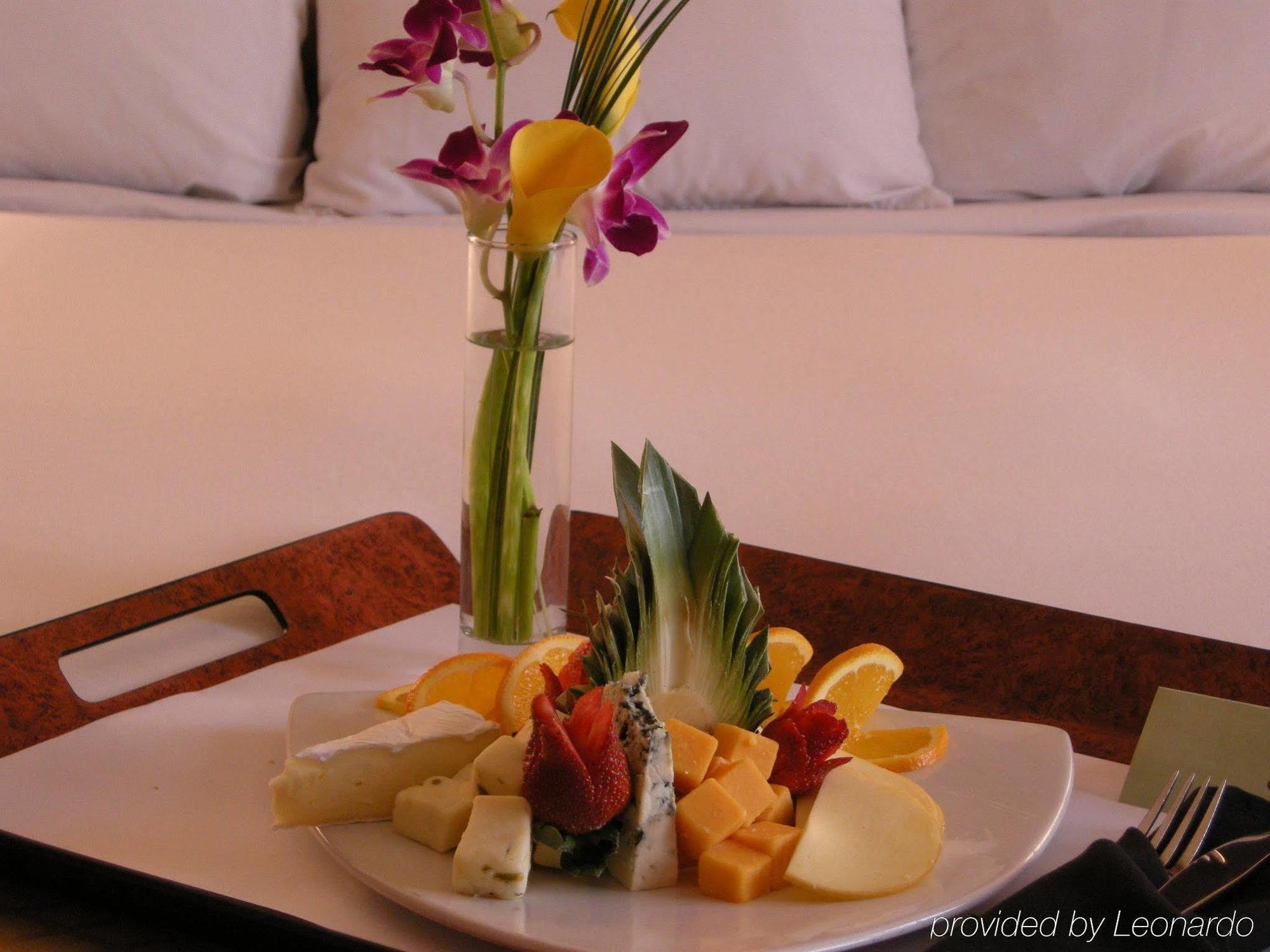 Doubletree By Hilton Market Center 3*