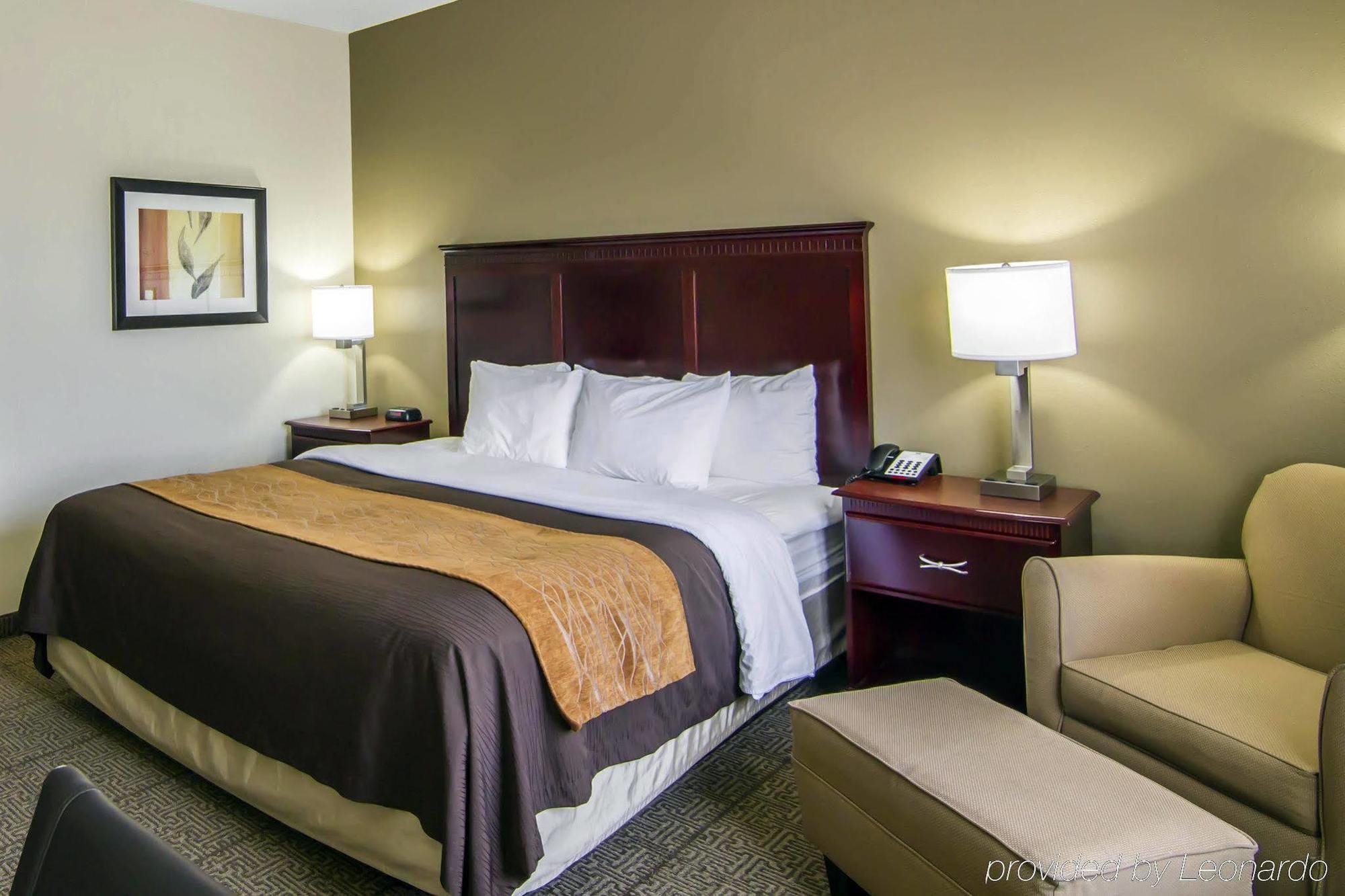 Comfort & Field-dallas Market Center Hotel 3*