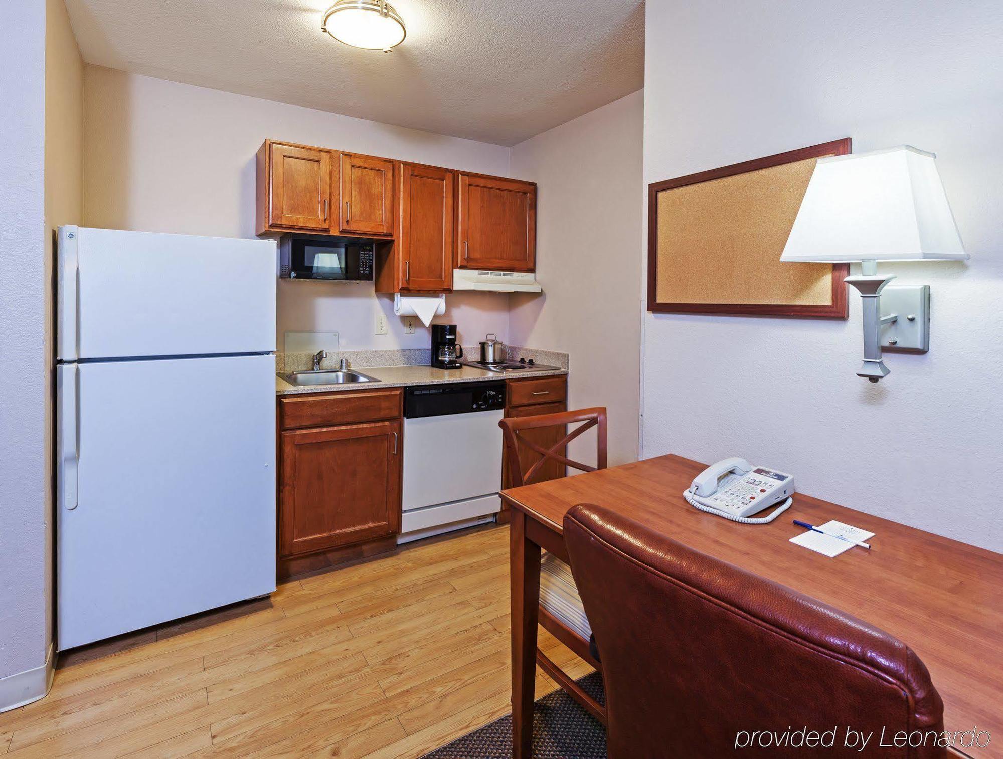 Candlewood Market Center-love Field By Ihg Hotel Dallas